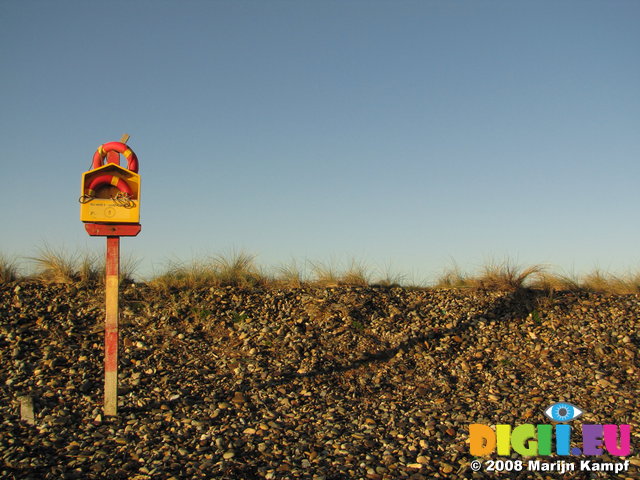 SX00589 Ringbuoys lifesafers in station